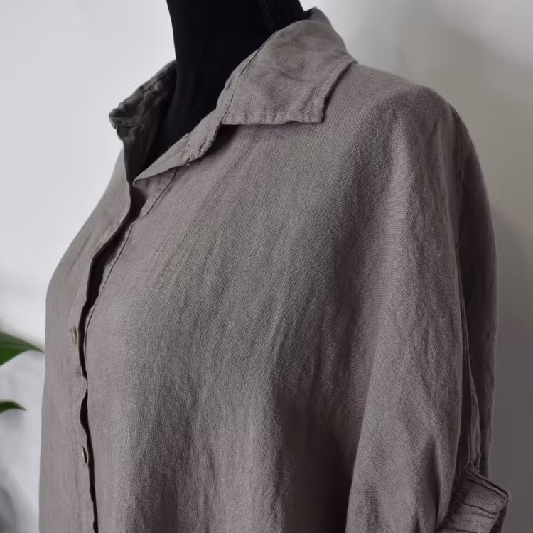Kort linneskjorta med Volang TAUPE