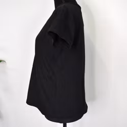 T-shirt V-ringad SVART