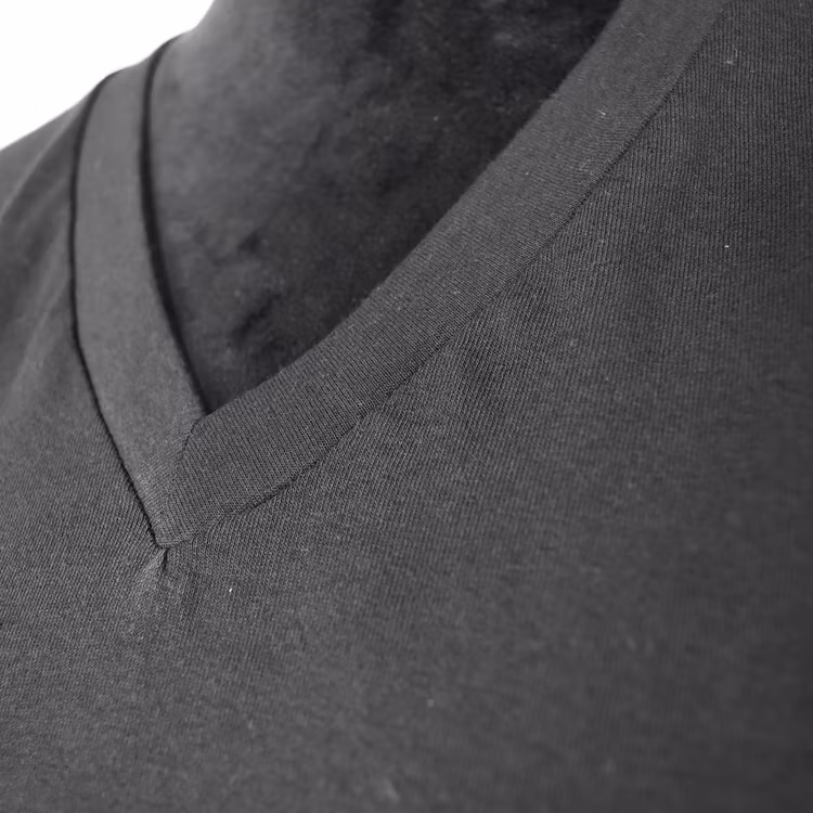 T-shirt V-ringad SVART