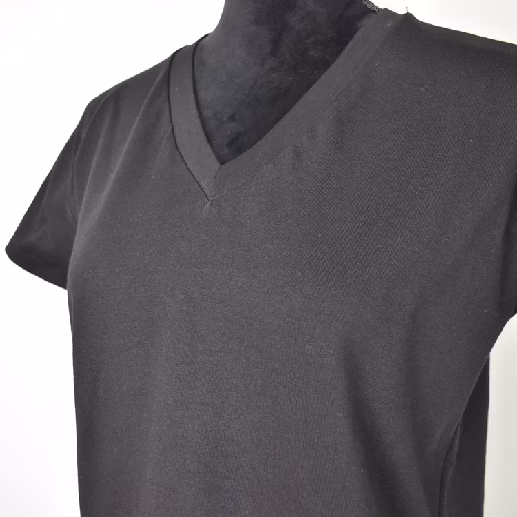 T-shirt V-ringad SVART