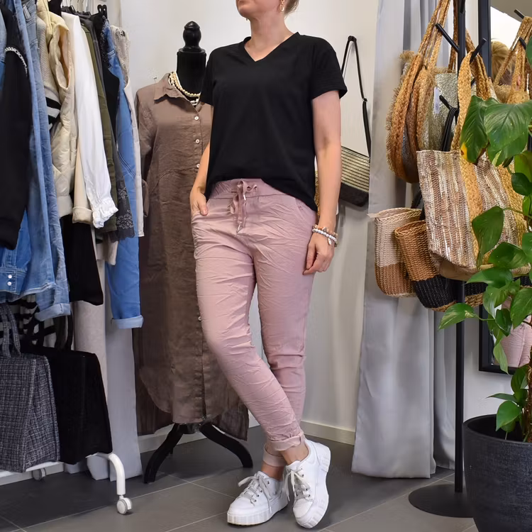 T-shirt V-ringad SVART