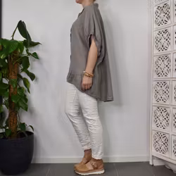 Kort linneskjorta med Volang TAUPE