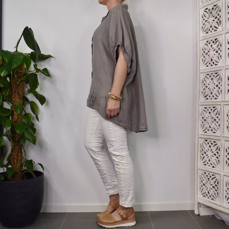 Kort linneskjorta med Volang TAUPE