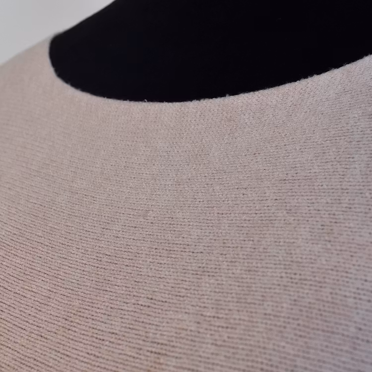 Stickad Ponchotröja ROSE