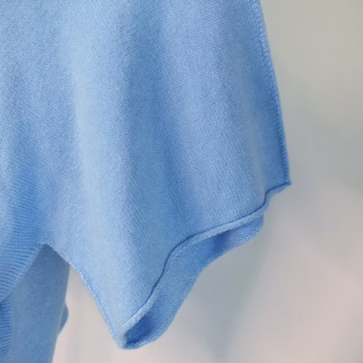 Stickad Ponchotröja HIMMELBLÅ