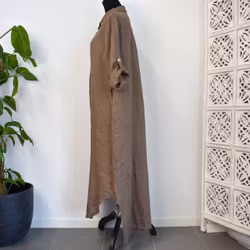 Lång skjortklänning i linne BRUN FANGO