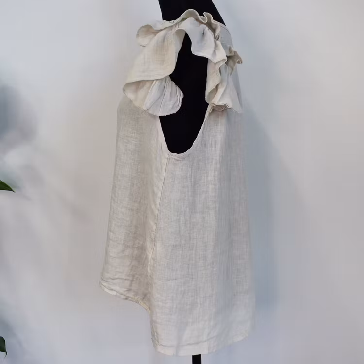 Linnetopp med volangärm BEIGE