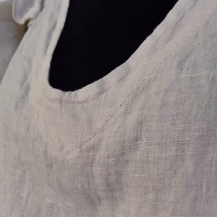 Linnetopp med volangärm BEIGE