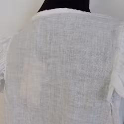 Linnetopp med volangärm VIT