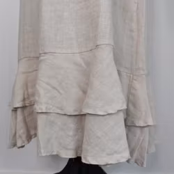 Linneklänning med volang LJUSBEIGE