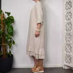 Linneklänning med volang LJUSBEIGE