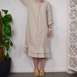 Linneklänning med volang LJUSBEIGE