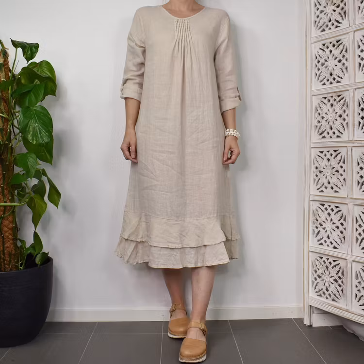 Linneklänning med volang LJUSBEIGE