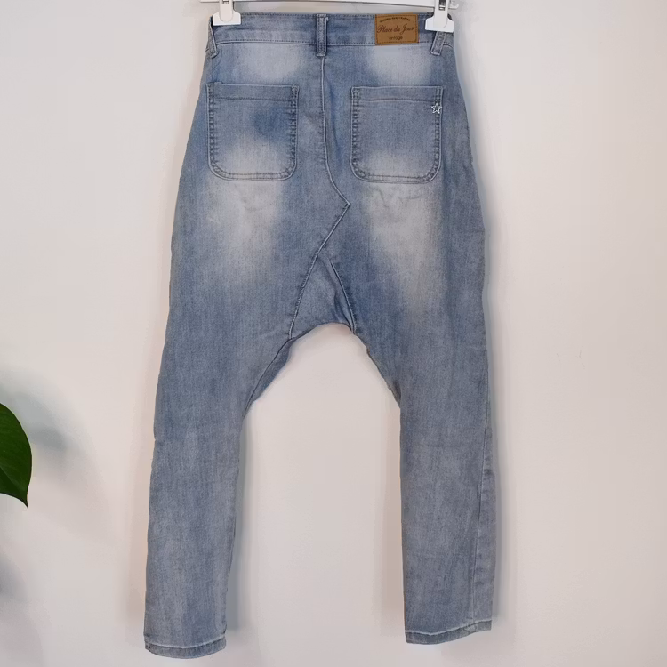 SECOND HAND Baggy Jeans LJUS BLÅ Storlek 34 - Place du Jour