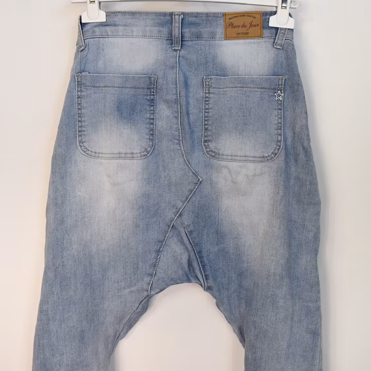 SECOND HAND Baggy Jeans LJUS BLÅ Storlek 34 - Place du Jour