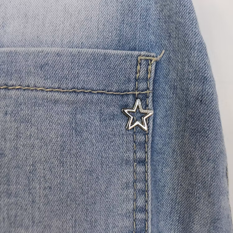 SECOND HAND Baggy Jeans LJUS BLÅ Storlek 34 - Place du Jour