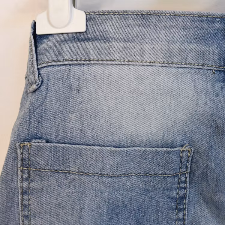 SECOND HAND Baggy Jeans LJUS BLÅ Storlek 34 - Place du Jour