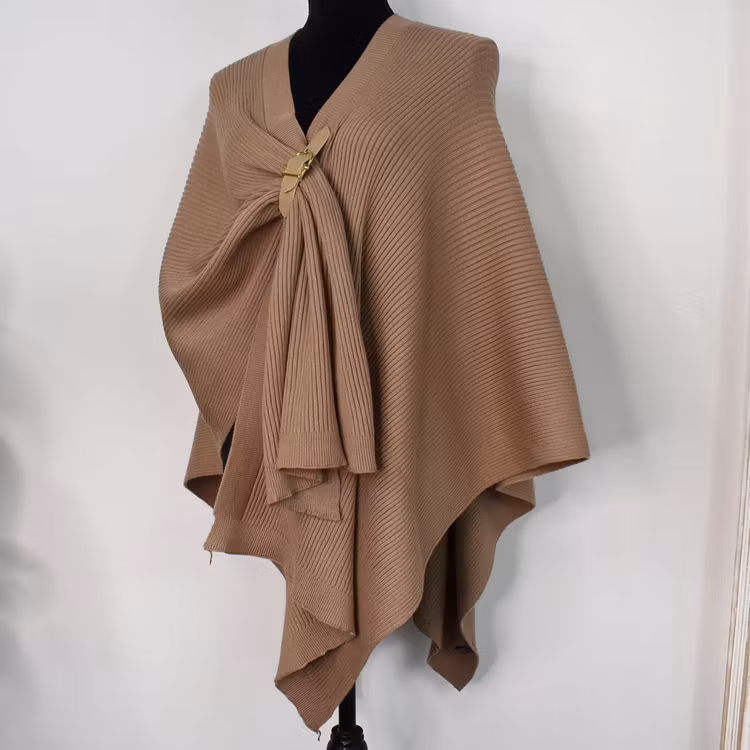 Poncho-sjal med spänne TAUPE