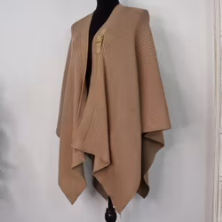 Poncho-sjal med spänne TAUPE