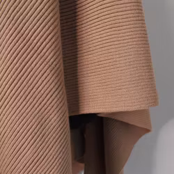 Poncho-sjal med spänne TAUPE