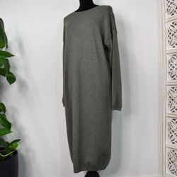 Finstickad klänning KAKI