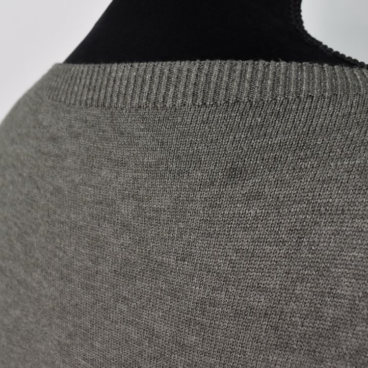 Finstickad klänning KAKI