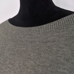 Finstickad klänning KAKI