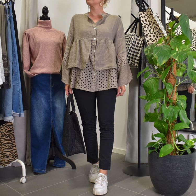 Linneskjorta med spets TAUPE