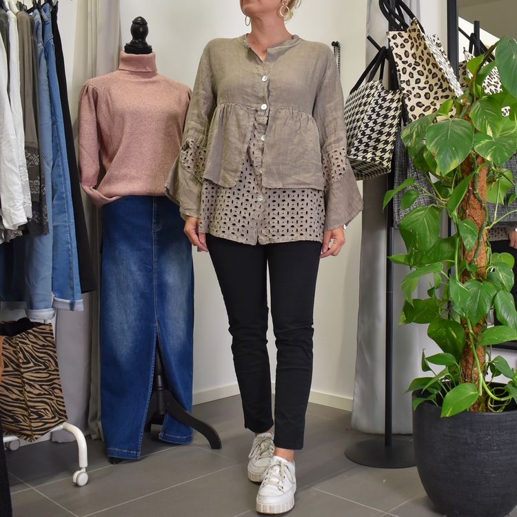 Linneskjorta med spets TAUPE