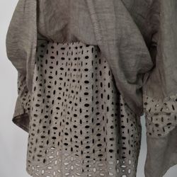 Linneskjorta med spets TAUPE