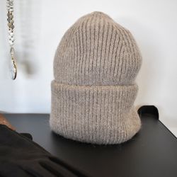 Stickad Mössa Glitter TAUPE