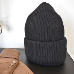 Stickad Mössa Glitter SVART