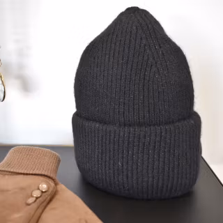 Stickad Mössa Glitter SVART