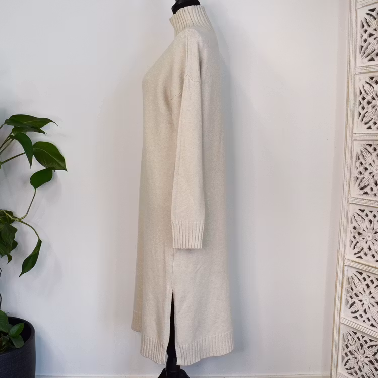 Finstickad Klänning Over Sized BEIGE