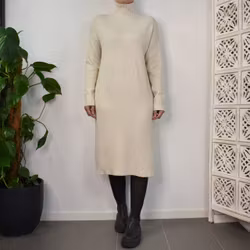 Finstickad Klänning Over Sized BEIGE