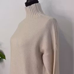 Finstickad Klänning Over Sized BEIGE