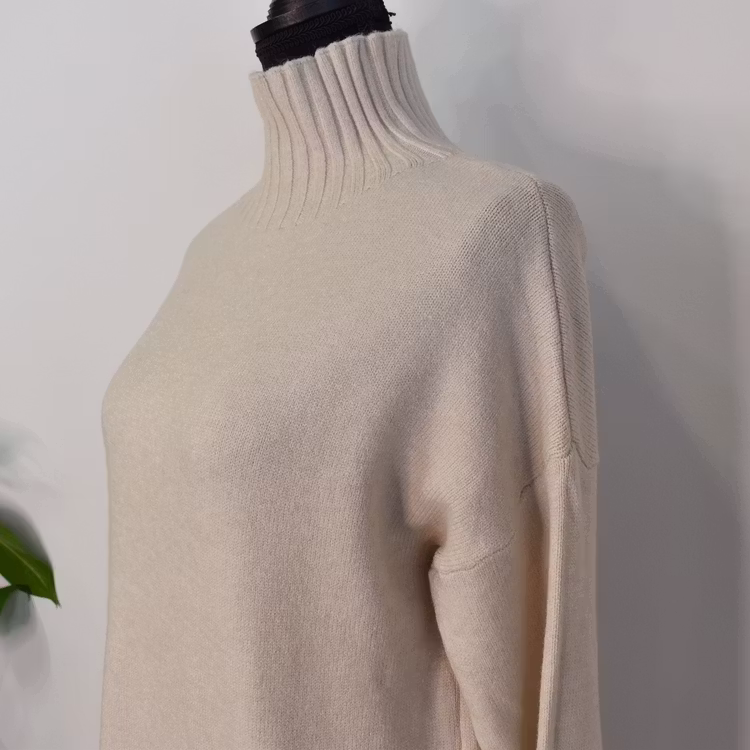 Finstickad Klänning Over Sized BEIGE