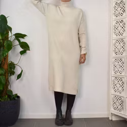 Finstickad Klänning Over Sized BEIGE