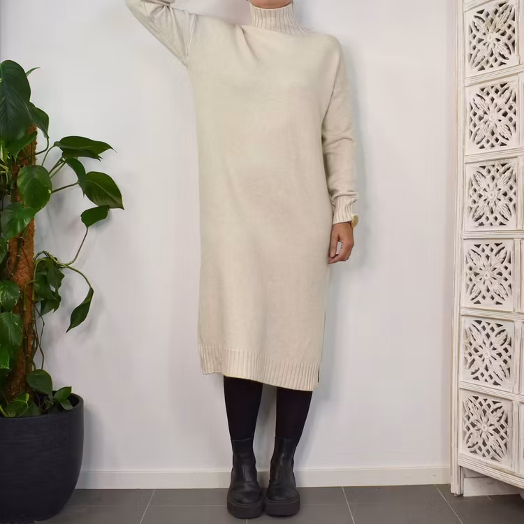 Finstickad Klänning Over Sized BEIGE