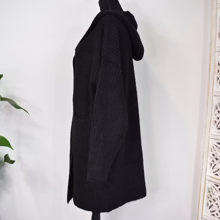 Stickad Kofta med Huva Recycled SVART