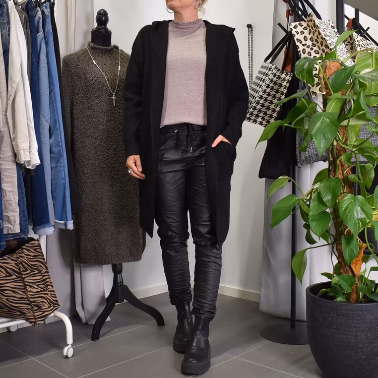 Stickad Kofta med Huva Recycled SVART
