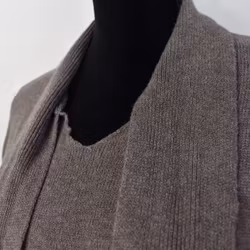 Finstickad tröja med knyt TAUPE