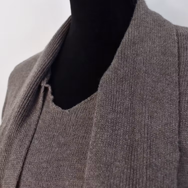 Finstickad tröja med knyt TAUPE