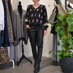 Blus Mayra Mönstrad SVART - Marta du Chateau