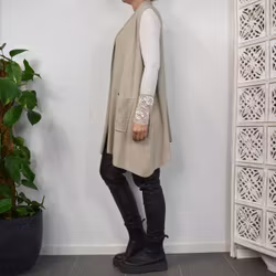 Finstickad Långväst Alexa BEIGE - Mix By Heart