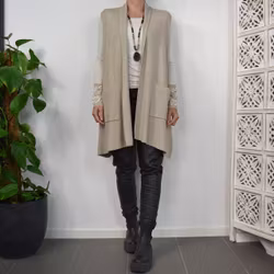 Finstickad Långväst Alexa BEIGE - Mix By Heart