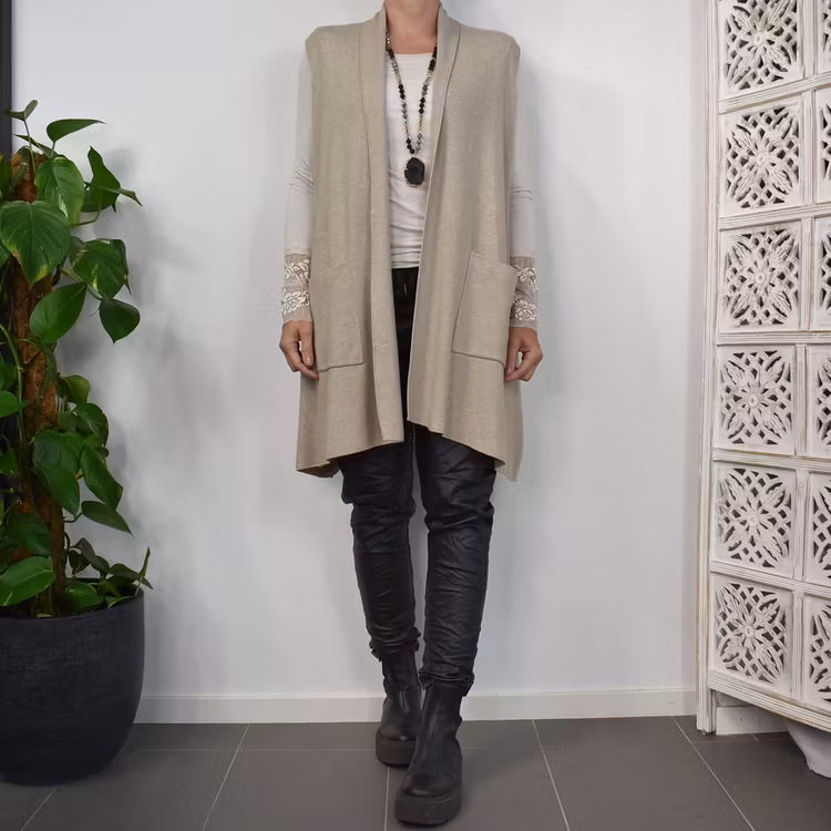 Finstickad Långväst Alexa BEIGE - Mix By Heart