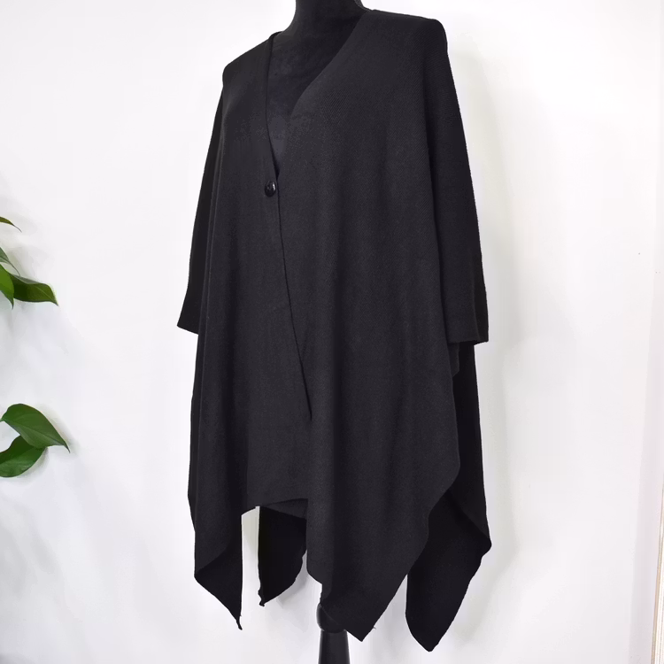 Poncho-sjal med Knapp SVART