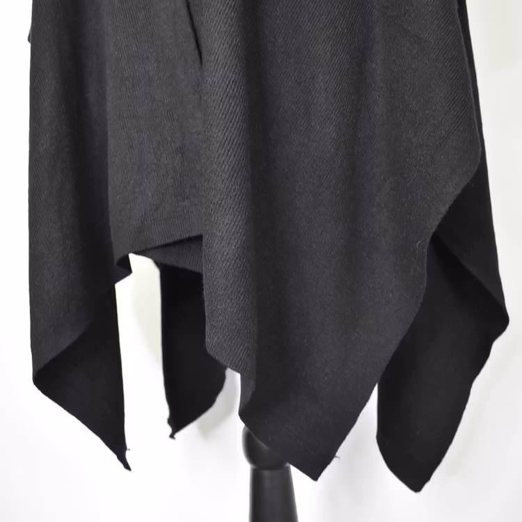 Poncho-sjal med Knapp SVART