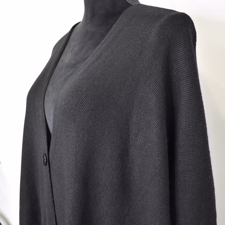 Poncho-sjal med Knapp SVART